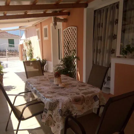 Ralloy Hoyse * Sami (Kefalonia)